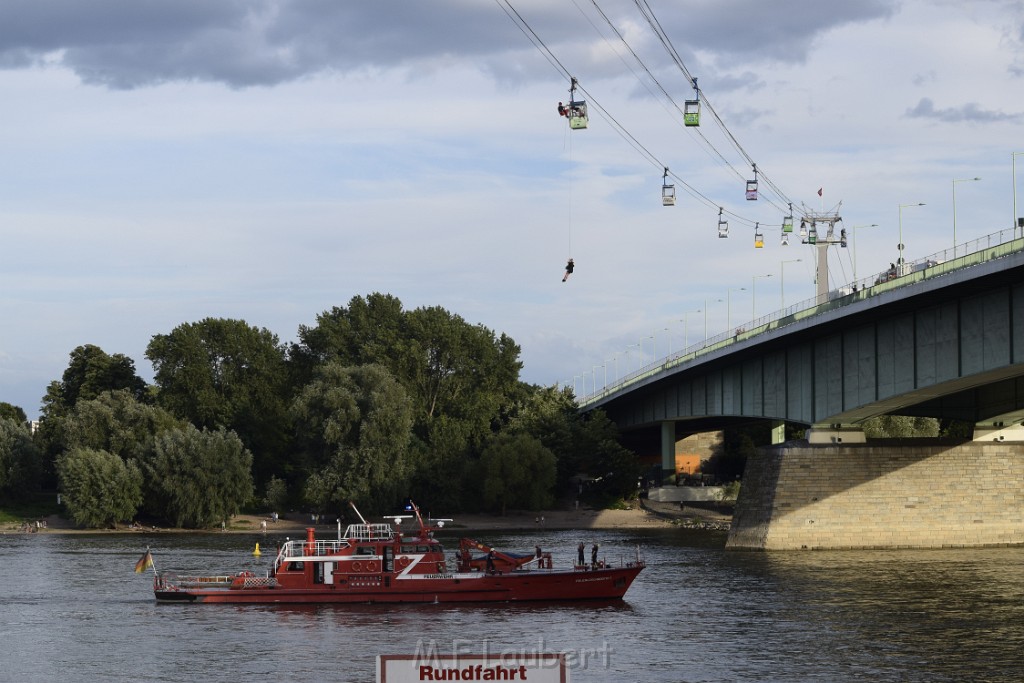 Koelner Seilbahn Gondel blieb haengen Koeln Linksrheinisch P621.JPG - Miklos Laubert